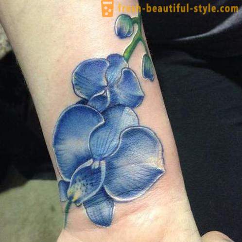 Tatuaggio fiore sul polso per le ragazze. valore