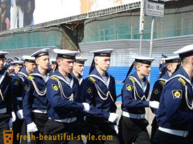 Casual e alta uniforme della Marina