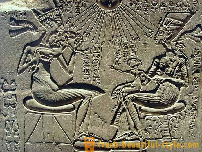 La storia dell'amore faraone Amenhotep e Nefertiti