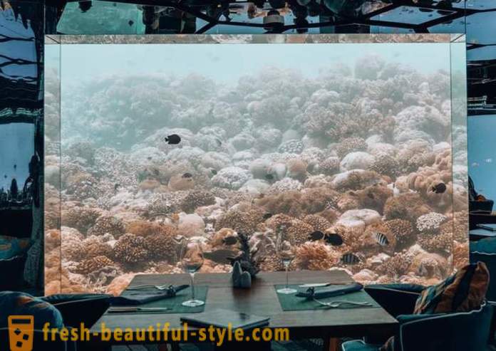 Ristorante sottomarino di lusso alle Maldive