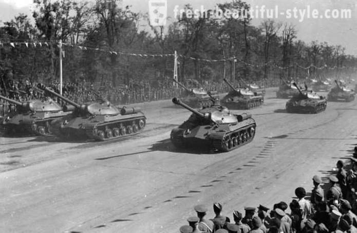 Perché l'Unione Sovietica ha sottolineato la parata a Berlino, IS-3 serbatoi