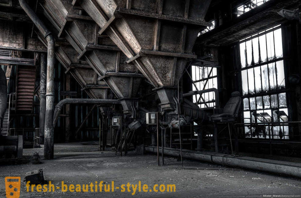 Passeggiata attraverso la fabbrica abbandonata in Belgio