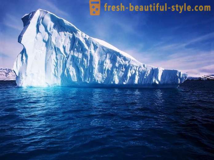 Villaggio della Groenlandia minacciata da un enorme iceberg
