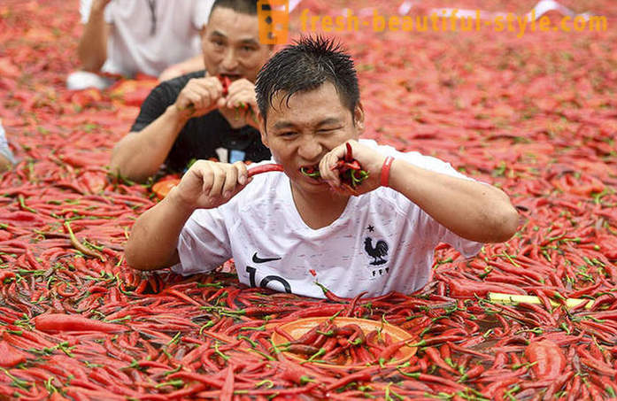 Non per i deboli di cuore: in Cina c'è stata una concorrenza peperoni mangia-per la velocità