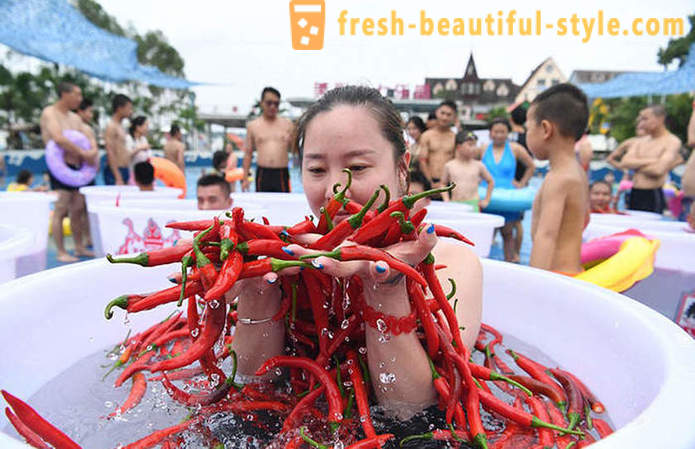 Non per i deboli di cuore: in Cina c'è stata una concorrenza peperoni mangia-per la velocità
