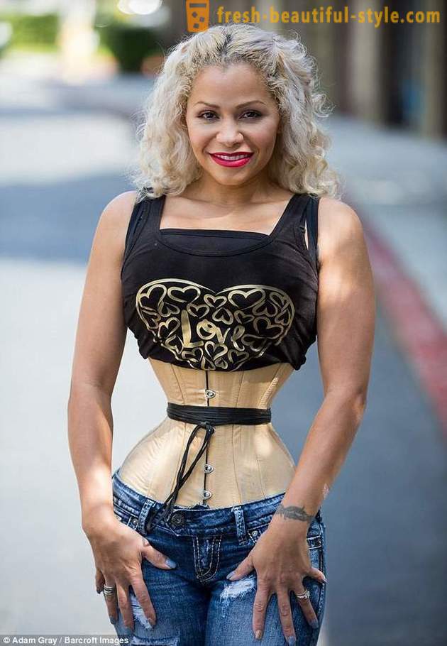 Donna americana con una vita incredibilmente sottile 23 ore al giorno è un corsetto speciale