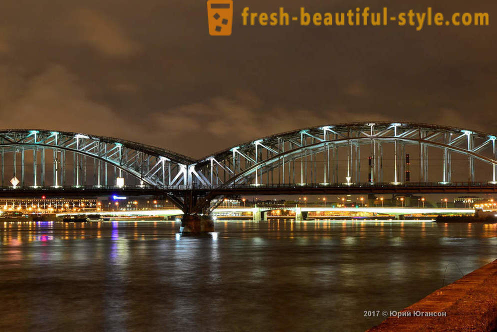 Bellezza magica di ponti di San Pietroburgo