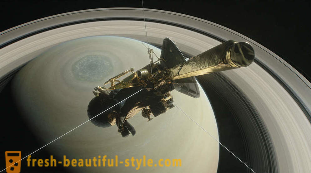 Il mondo semplicemente con il dispositivo Cassini