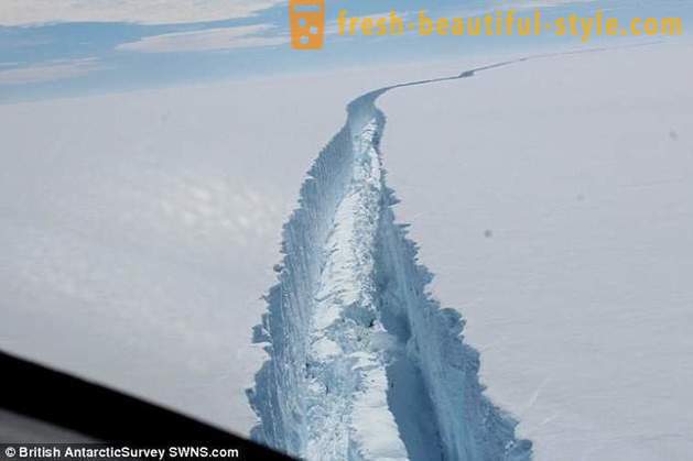 Iceberg dall'Antartide interruppe una superficie di più di due di Mosca