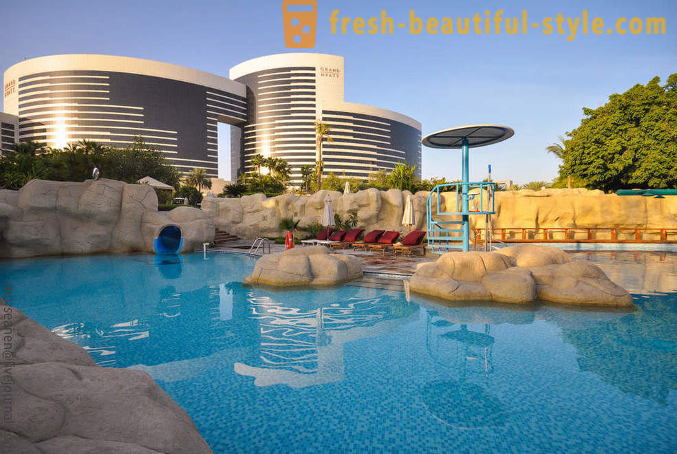 Passeggiata sulla hotel di lusso Grand Hyatt Dubai
