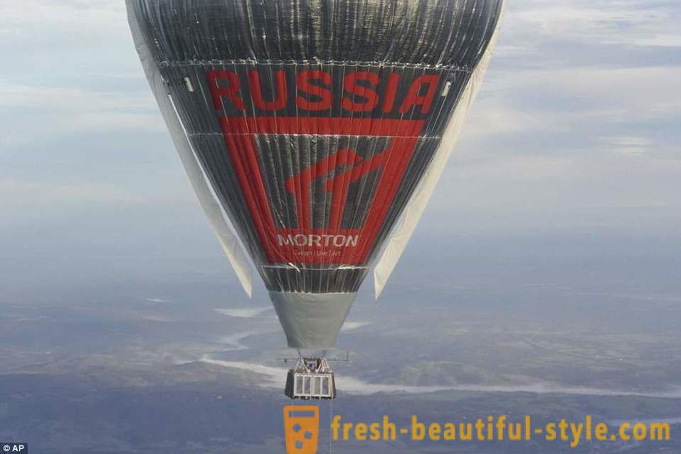 Prete russo Fedor Konyukhov stabilito un record mondiale per il tour mondiale in mongolfiera