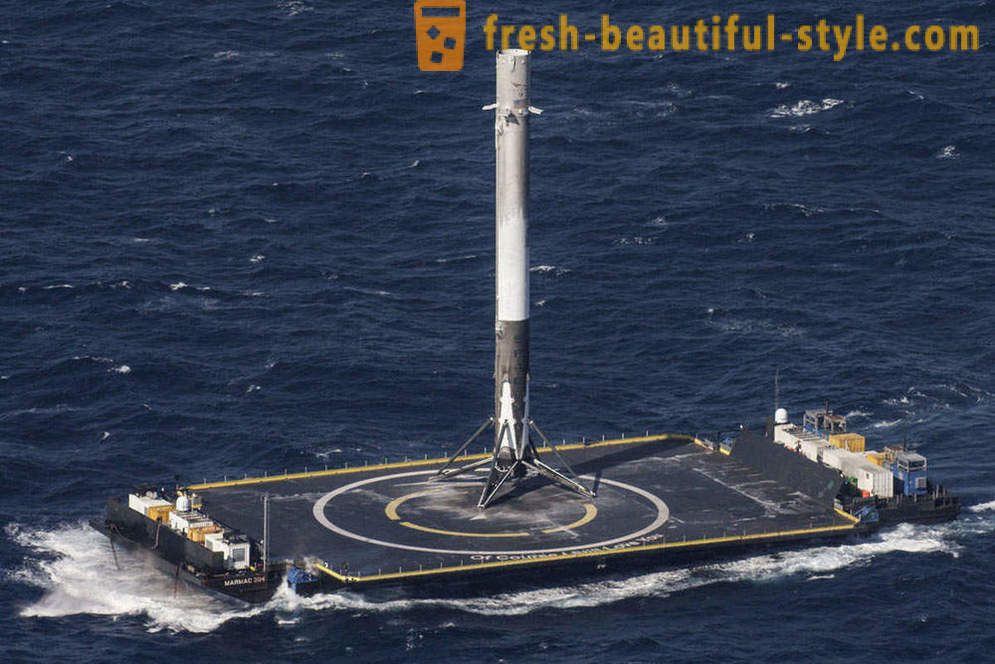 Falcon-9 di volo e l'atterraggio