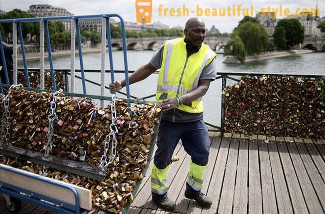 Milioni di prove d'amore rimosso dal Pont des Arts di Parigi