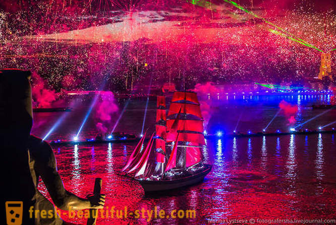Come notato Scarlet Sails 2014 St. Petersburg