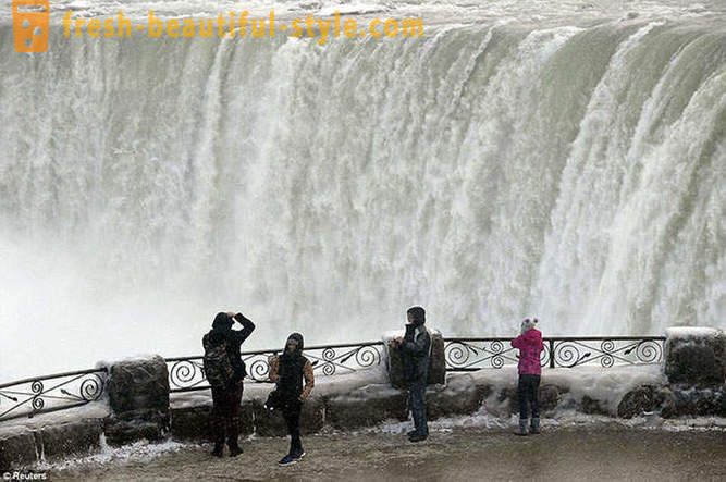 10 quadro affascinante di congelati Niagara Falls