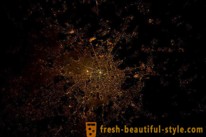 Città di notte dallo spazio - le ultime immagini della ISS