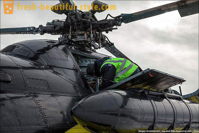 Volare in elicottero Mi-8 sulla neve Surgut