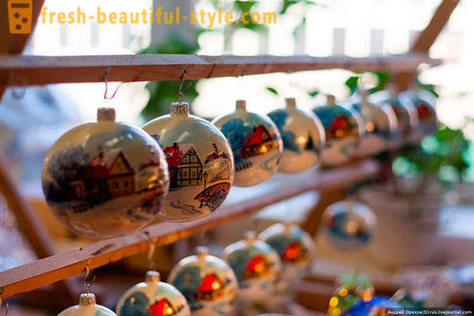 Tour della fabbrica decorazioni natalizie