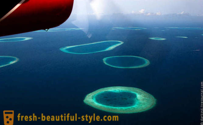 Volando sopra le Maldive in idrovolante