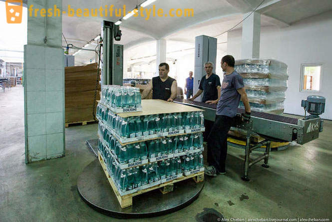 Come rendere il più noto di acqua minerale in URSS