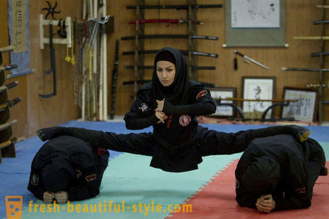 Ninja femmina iraniani
