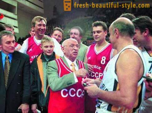 Alexander Gomelsky: carriera di allenatore, premi, medaglie e leggende di vita personale