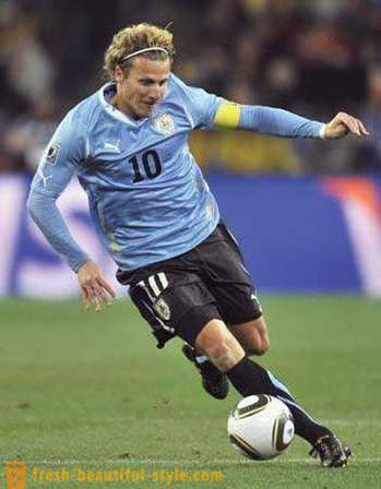 Diego Forlan: brillante carriera attaccante uruguaiano