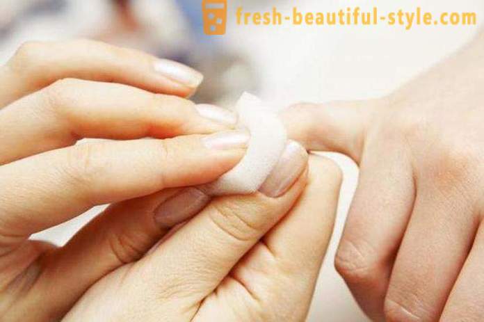 Macchie bianche sulle unghie delle dita: le cause e trattamenti