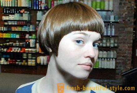 Taglio di capelli per capelli corti con frangetta corta. tagli di capelli delle donne popolari