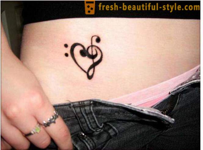 Piccoli tatuaggi per le ragazze: una varietà di opzioni e caratteristiche immagini indossabili