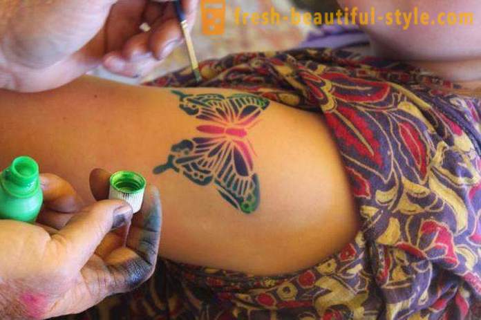 Tatuaggi temporanei per 3 mesi senza l'uso di hennè e la sua applicazione