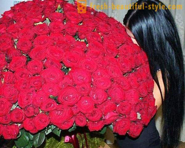 Bouquet di belle rose in un dono