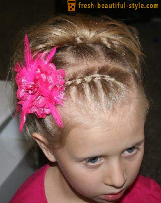 Acconciature vacanza per capelli medio con le mani (vedi foto). acconciatura festa per bambini per capelli medi