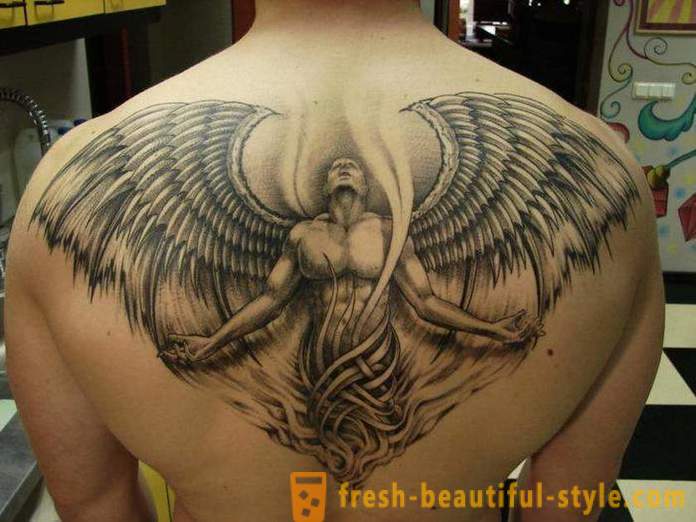 Tatuaggio degli uomini sulla schiena: vantaggi, svantaggi e le opzioni di schizzi.