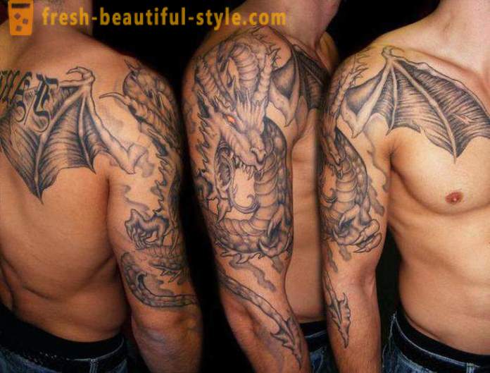 Tatuaggio sul suo avambraccio - la scelta di uomini forti