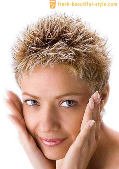 Acconciature creative delle donne per i capelli corti